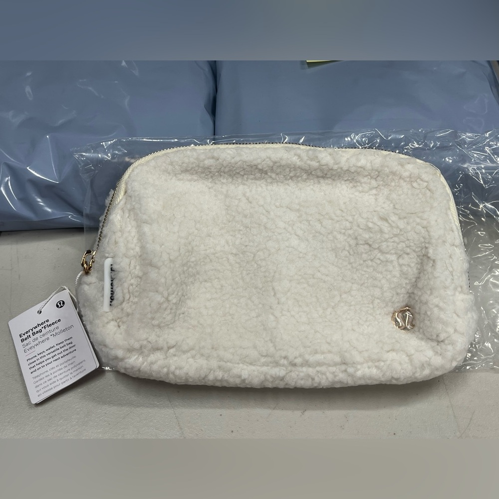 Lululemon Everywhere Crossbody Belt Bag Fleece 1L White Opal/Gold Hardware NWT